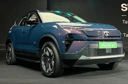Tata Harrier EV front right 